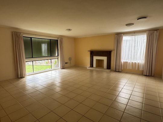Beautiful Three Bedroom House - Photo 1