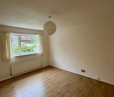 2 bedroom detached bungalow to rent - Photo 2