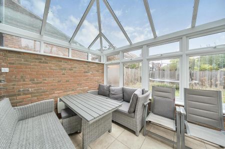 5 bedroom detached house to rent - Photo 2