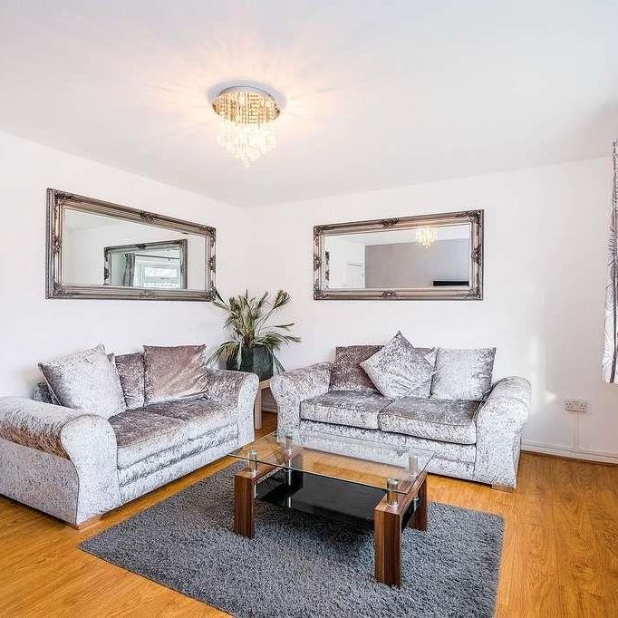 Homecroft Gardens, Loughton - Photo 1