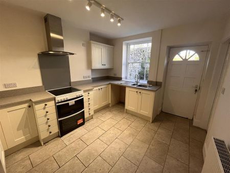 2 bedroom end of terrace house to rent - Photo 5