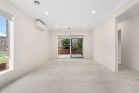 Renovated family home – walking distance to Marymede Catholic College - Photo 2