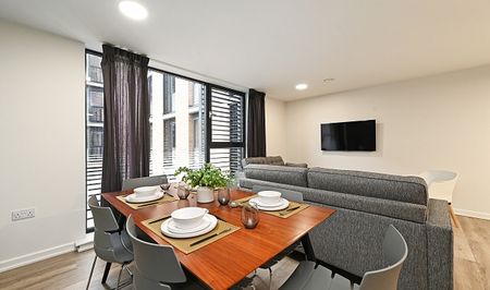 Top spec 4 bedroom apartment with ensuite bathrooms - Photo 3