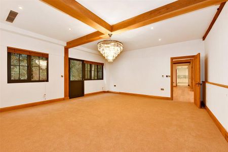 5 bedroom detached house to rent - Photo 2