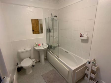 Queen Victoria Street, South Bank - P1438 - Photo 2