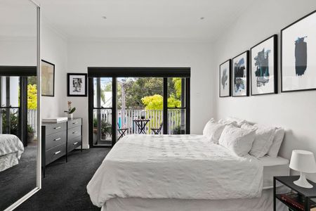 Perfect Family Living In Trendy Alexandria - Photo 4