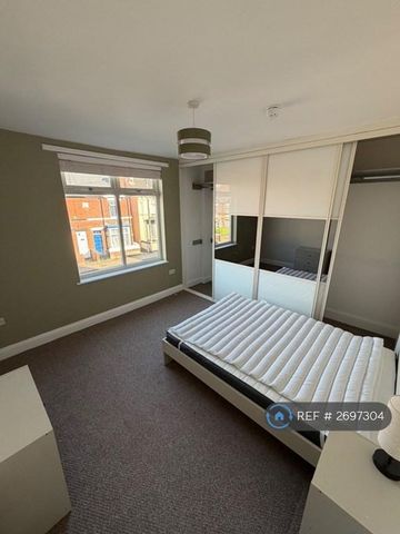 1 bedroom in a house share to rent - Photo 3