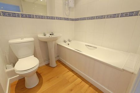 2 Bed Flat - Photo 5