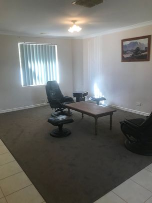 Low maintenance furnished unit - Photo 1