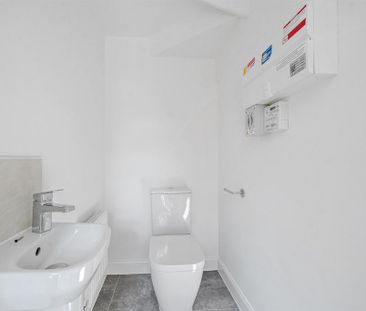 3 bedroom end of terrace house to rent - Photo 4