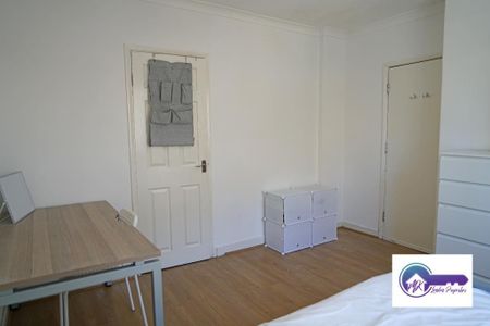 1 Bedroom Room in Flat Share To Rent - Photo 3