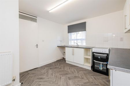 3 bed House - End Terrace To Let - Photo 3