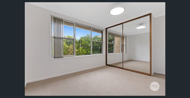 RENOVATED TOWNHOUSE IN PRIME LOCATION - Photo 1