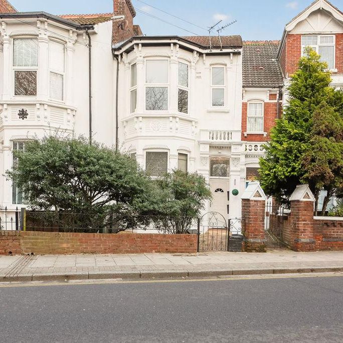 2 bedroom property to rent - Photo 1