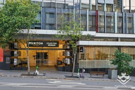 Executive Living in Brisbaneâs Premier CBD Address | Fully Renovated & Furnished | River & City Views - Photo 5