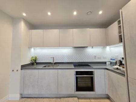 Royal Engineers Way , Mill Hill, NW7, Property for rent - Photo 3