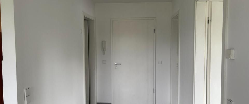 Helle Dachgeschosswohnung mit Einbauküche und Tageslichtbad - Foto 1