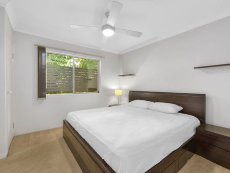 Spacious inner city unit - Photo 2