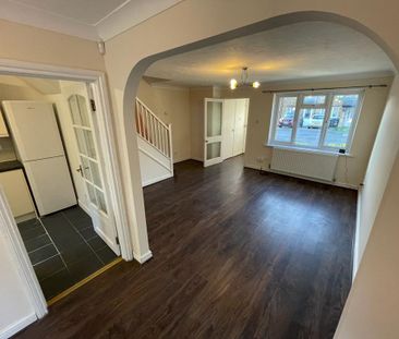 3 Bed End Terrace, Goodwin Close, CR4 - Photo 2