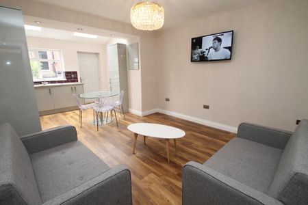 4 bedroom terraced house to rent - Photo 2