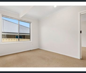 REFRESHED TWO-BEDROOM FLAT WITH NEW UPGRADES – MOVE-IN READY - Photo 2