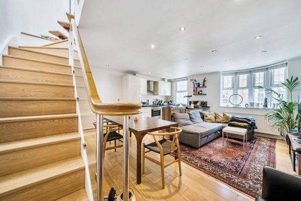 3 bedroom mews to rent - Photo 1