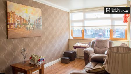 Equipped room in shared apartment in Artane, Dublin - Photo 5