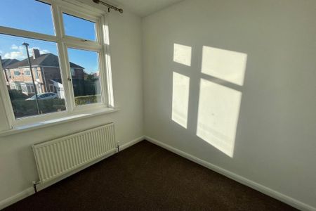4 bedroom semi-detached house to rent - Photo 4