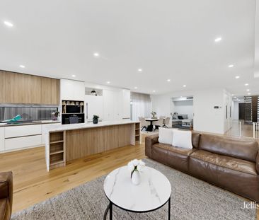 Spacious Two-Storey Living in a Prime Niddrie Location - Photo 2