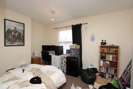 3 bedroom terraced house to rent - Photo 4