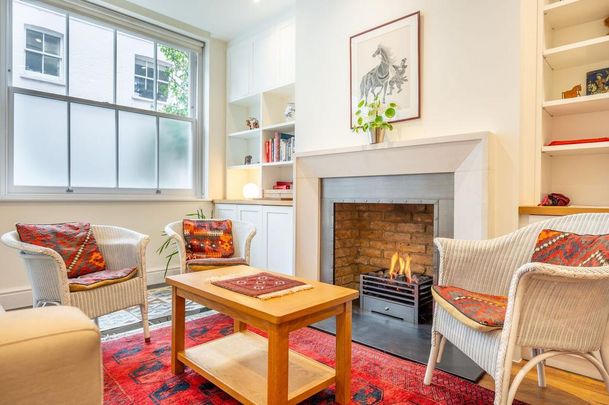 4 bedroom mews to rent - Photo 1