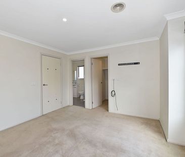 Large Townhouse in Prime Location. - Photo 4