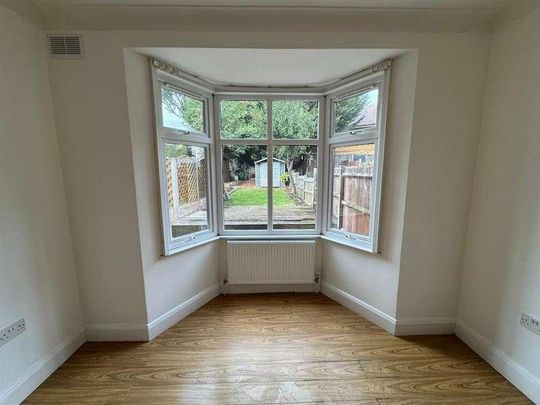 Berry Close, London, N21 - Photo 1