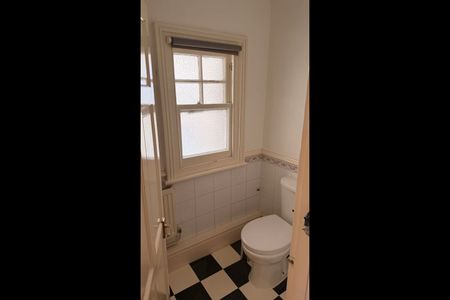 1 Bed Flat, Hastings Court, SE19 - Photo 3