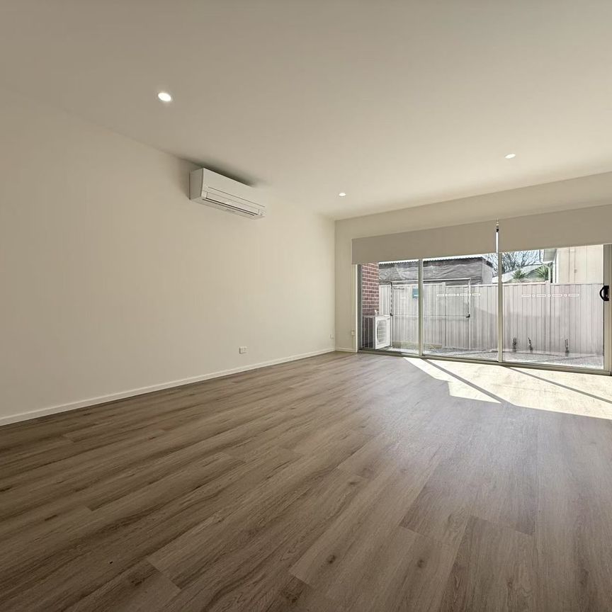 Stunning Townhouse in Reservoir! - Photo 1