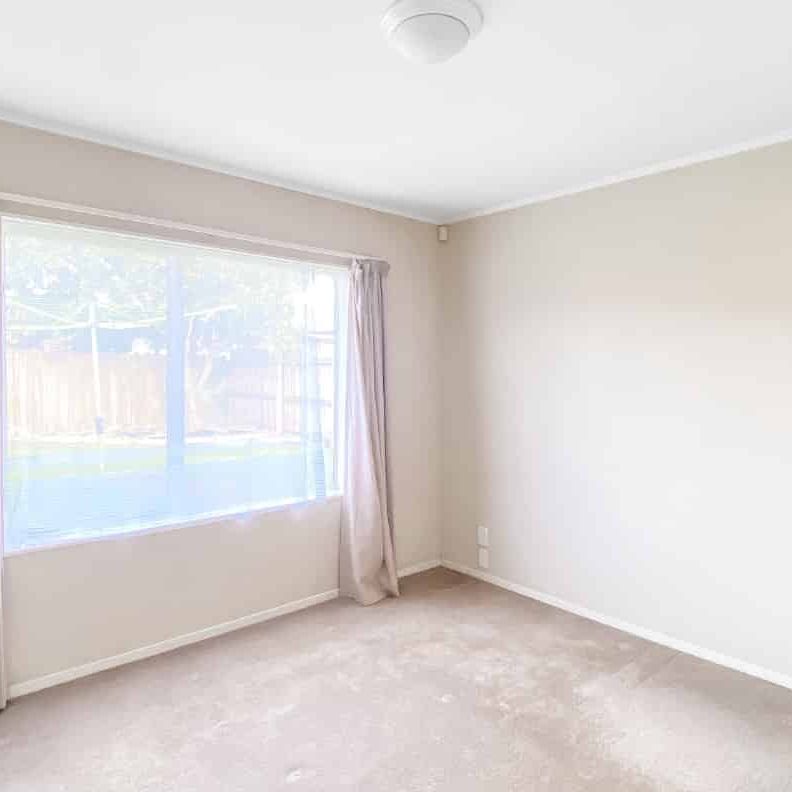 Tidy family house in Burswood - Photo 1