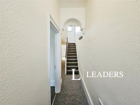 3 bedroom flat to rent - Photo 4