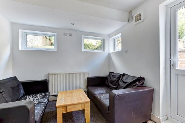 5 bedroom house to rent - Photo 1