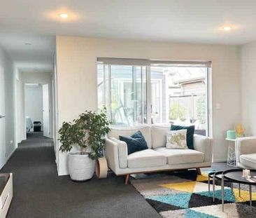 Well-Maintained 3-Bedroom Home in McLennan Park - Photo 2