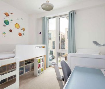 3 bedroom flat to rent - Photo 4