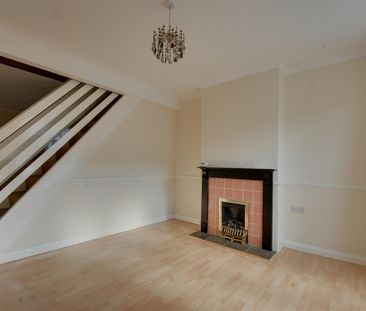 CLOSE TO WATFORD HOSPITAL & TOWN CENTRE - Photo 4