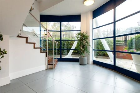 1 bedroom flat in London - Photo 4