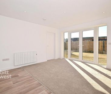 2 bedroom detached bungalow to rent - Photo 2