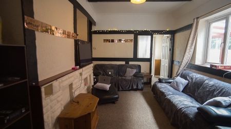 6 Bedroom House To Rent in Winton - £2,640 pcm Tenancy Info - Photo 4