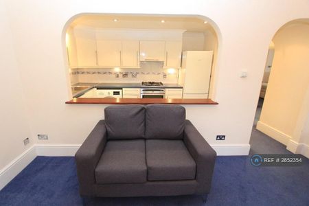 2 bedroom flat to rent - Photo 2