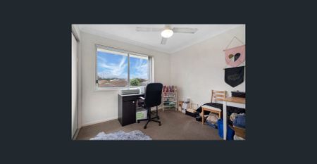 Spacious Corner Block with 4 Bedrooms + A Study - Photo 4