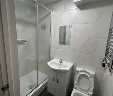 1 bedroom in a house share to rent - Photo 6