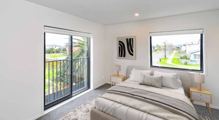 Tidy Two Bedroom Townhouse - Photo 2