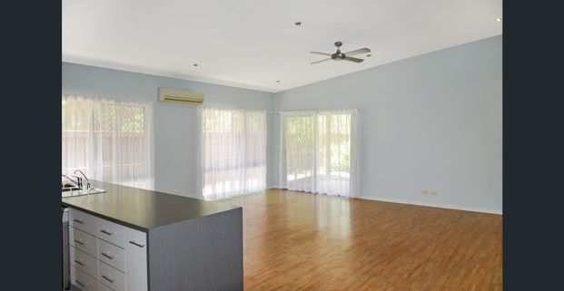 Large Private Family Home - Photo 1
