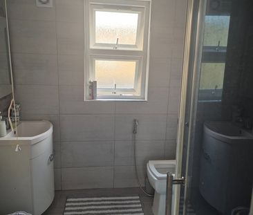 Room in a Shared House, Park Avenue, IG11 - Photo 4